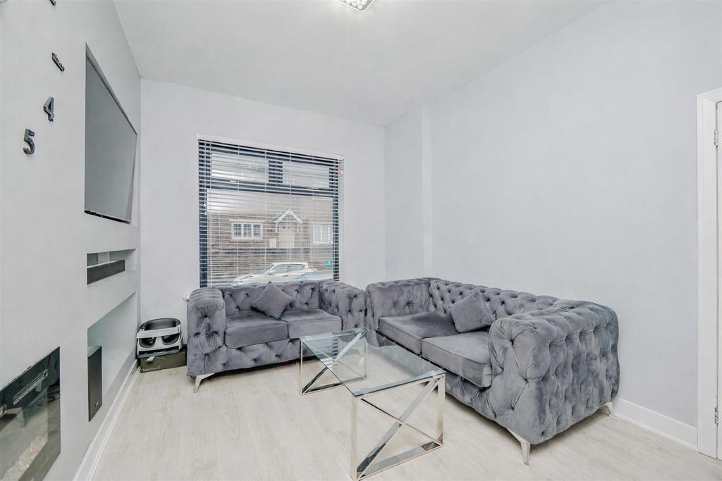 Property photo 2 of 24 Ccbae325-9Aa4-437E-A181-38E186102F98.Png