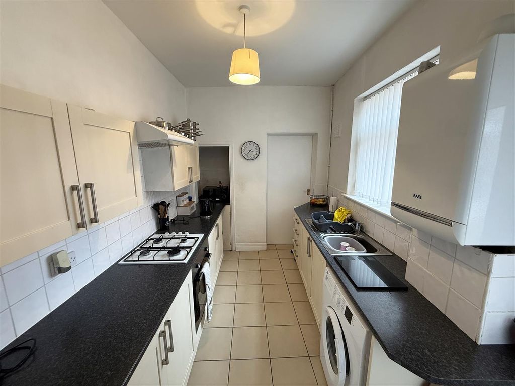Property photo 3 of 8 Kitchen.Jpg