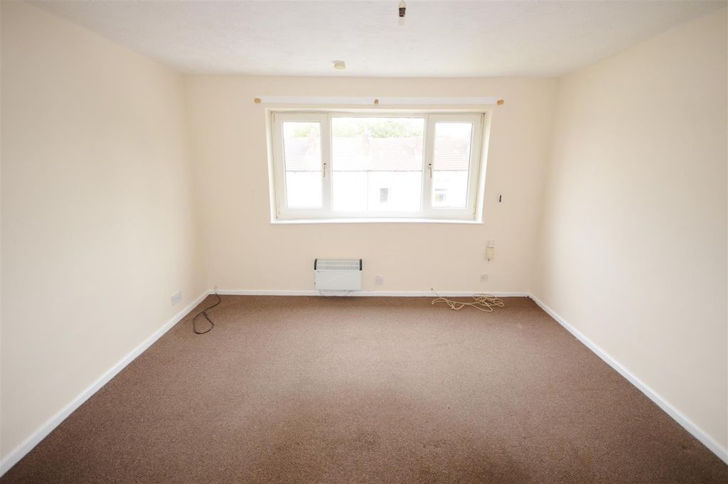 Property photo 3 of 7 Lounge