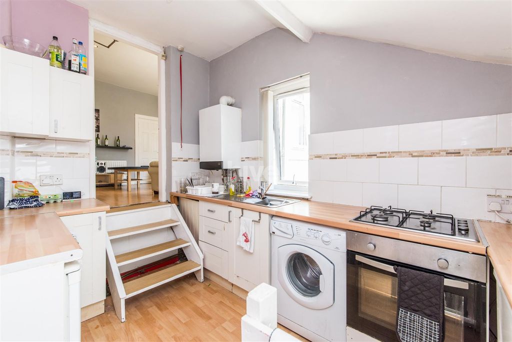 Property photo 3 of 8