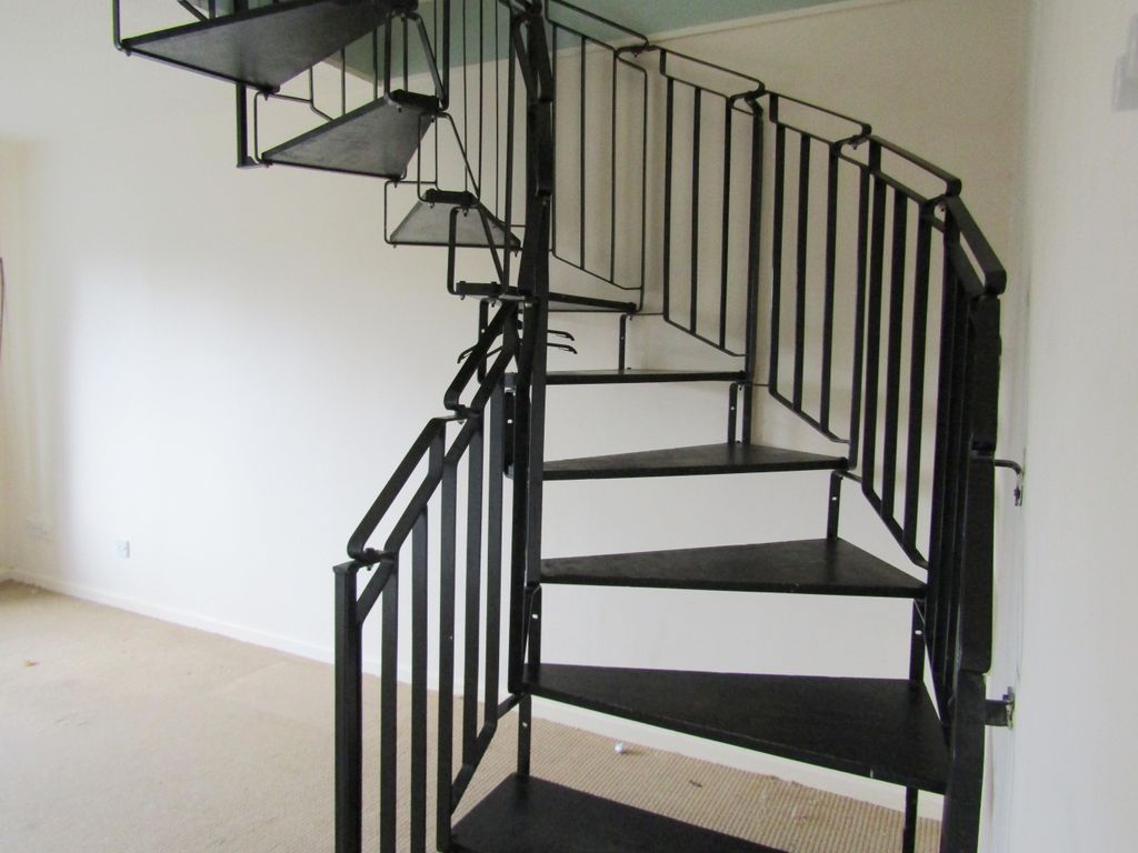 Property photo 3 of 5 Living Room