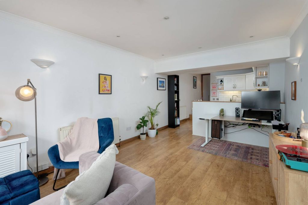 Property photo 3 of 10 Living Room