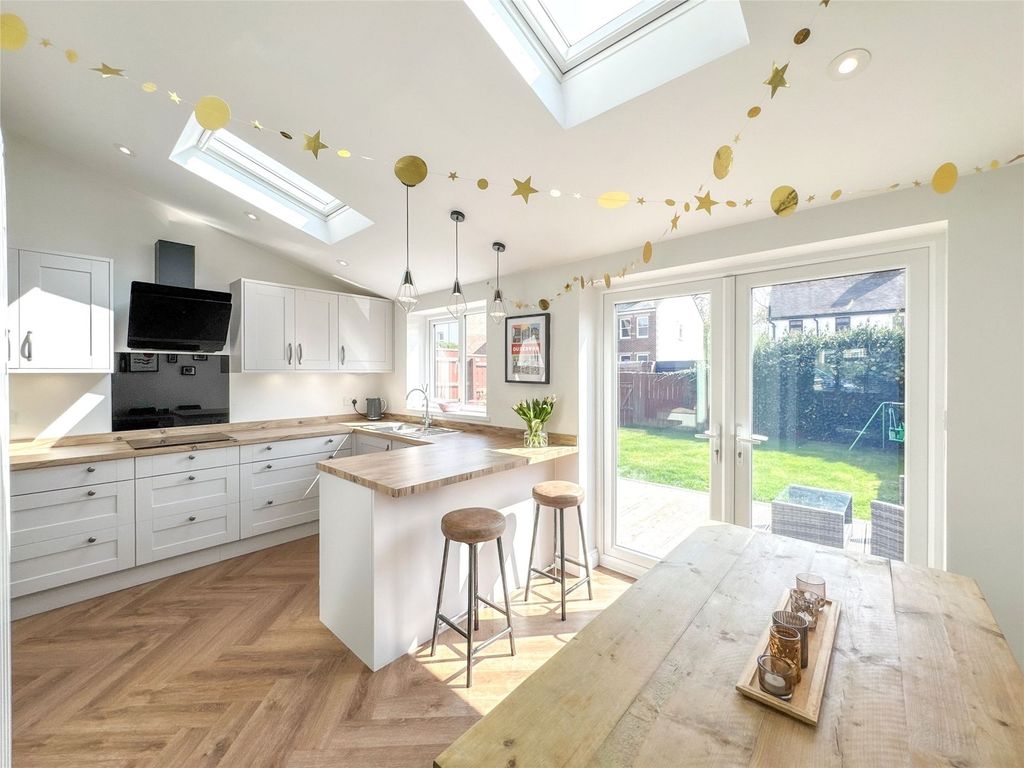 Property photo 2 of 12 Dining Kitchen