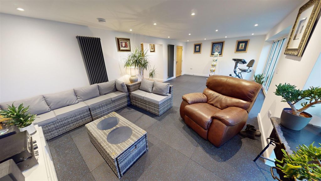 Property photo 2 of 43 Argyle Road Ground Floor