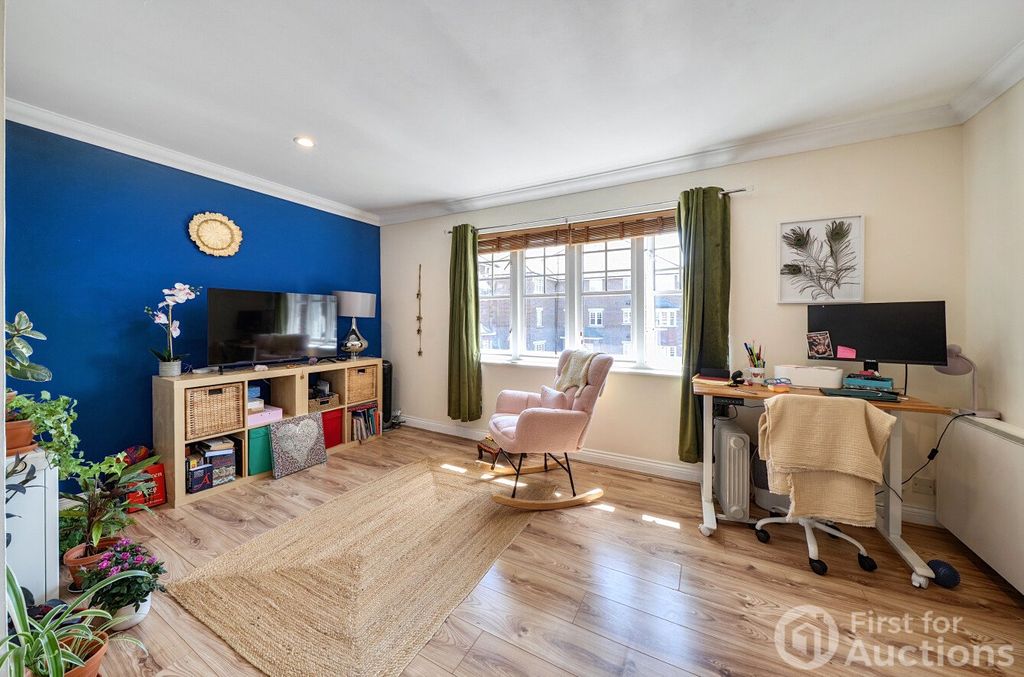 Property photo 3 of 11 3