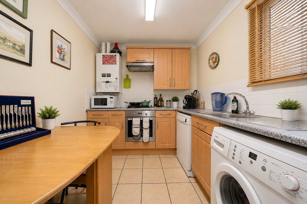 Property photo 2 of 9 Picture No. 24