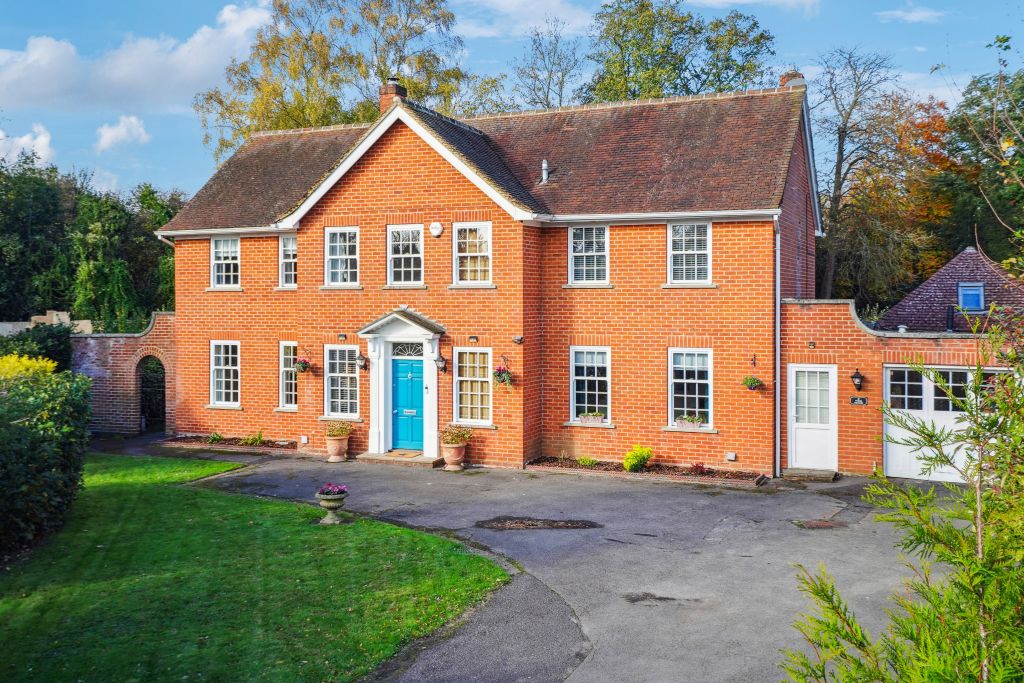 Property photo 1 of 27