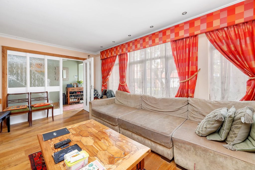 Property photo 3 of 24