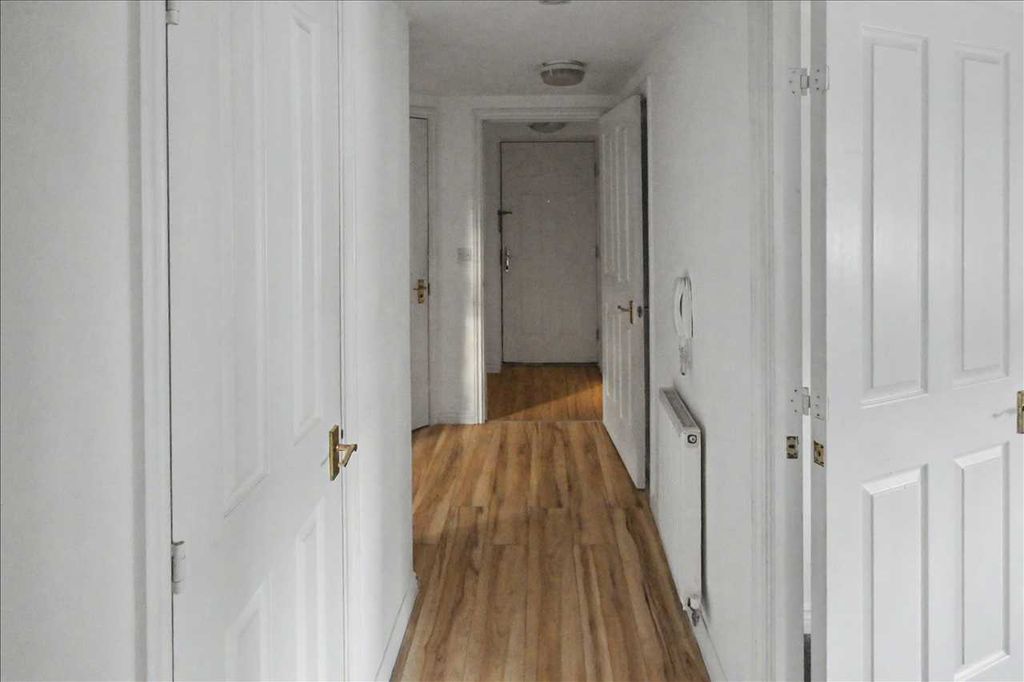 Property photo 3 of 13 Entrance Hall