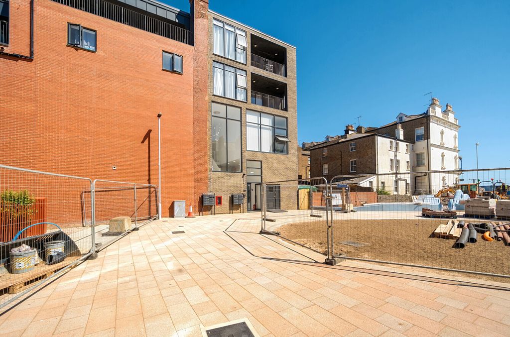 Property photo 2 of 17 2-6A7c786Acd517-1...