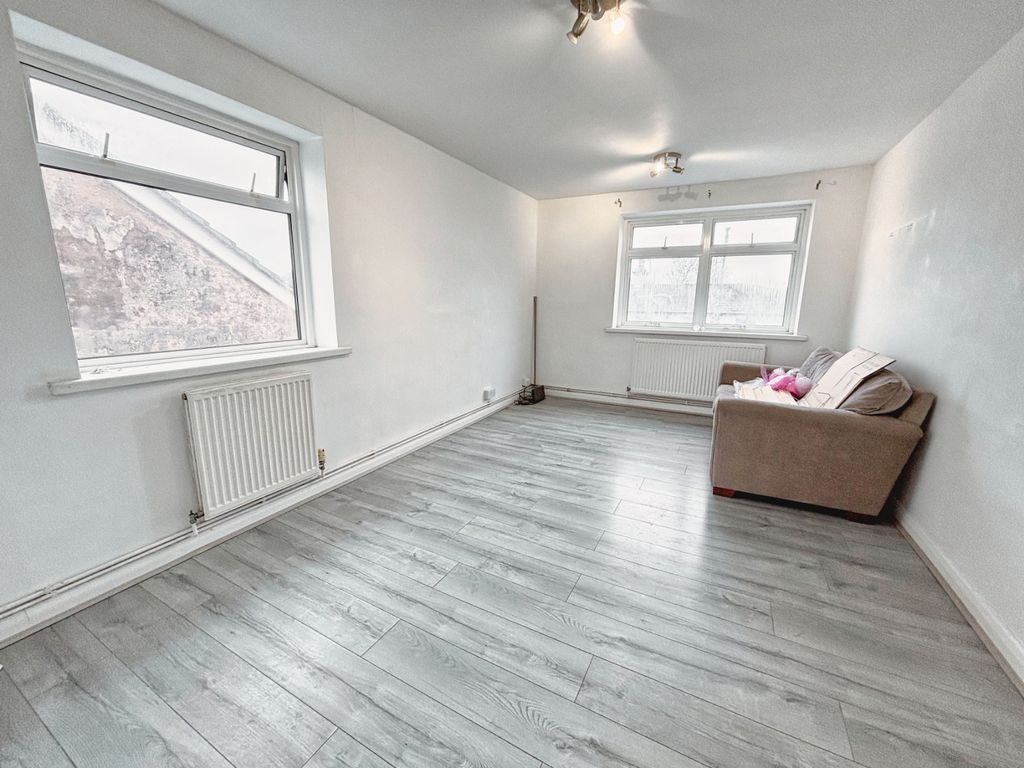 Property photo 2 of 7 Picture No. 14