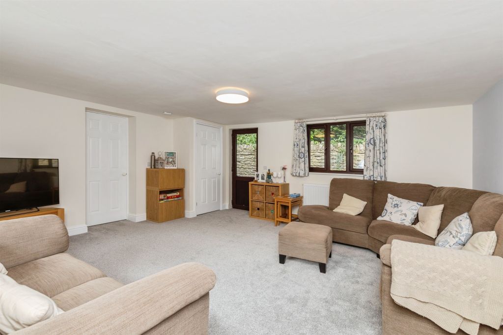 Property photo 3 of 25