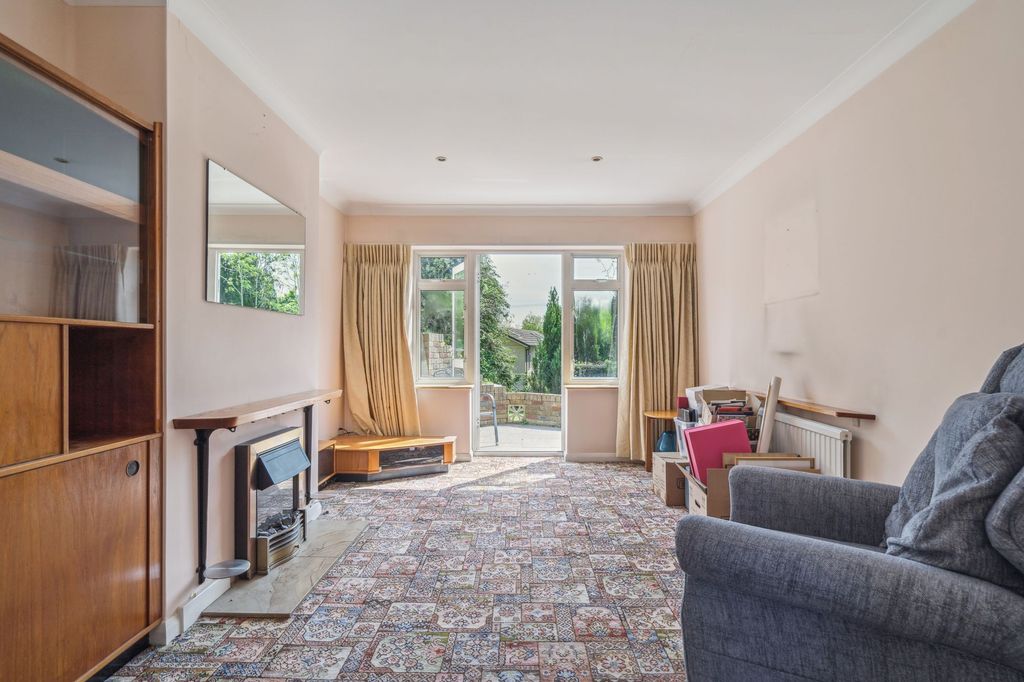 Property photo 3 of 14 Living