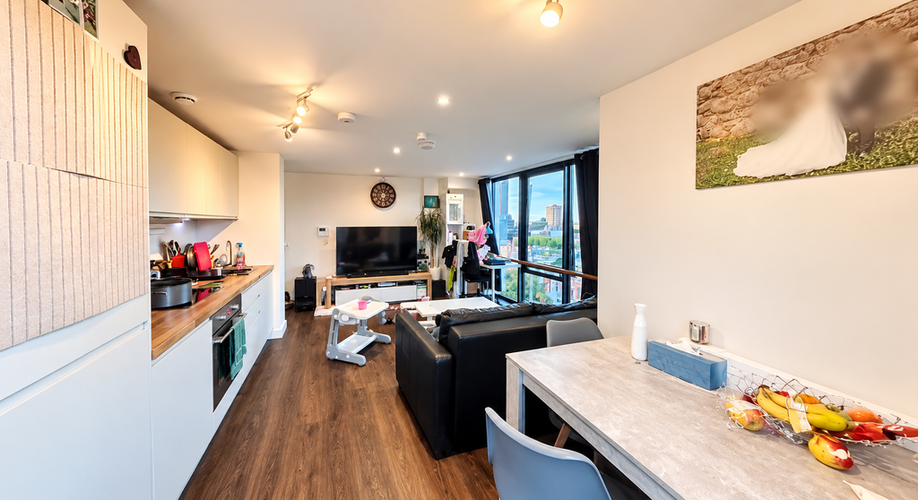 Property photo 2 of 7 Modern Open-Plan City Apartment.Png