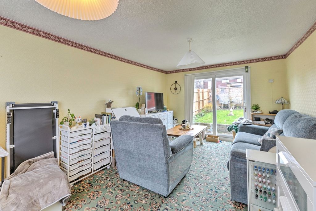 Property photo 2 of 17 Lounge