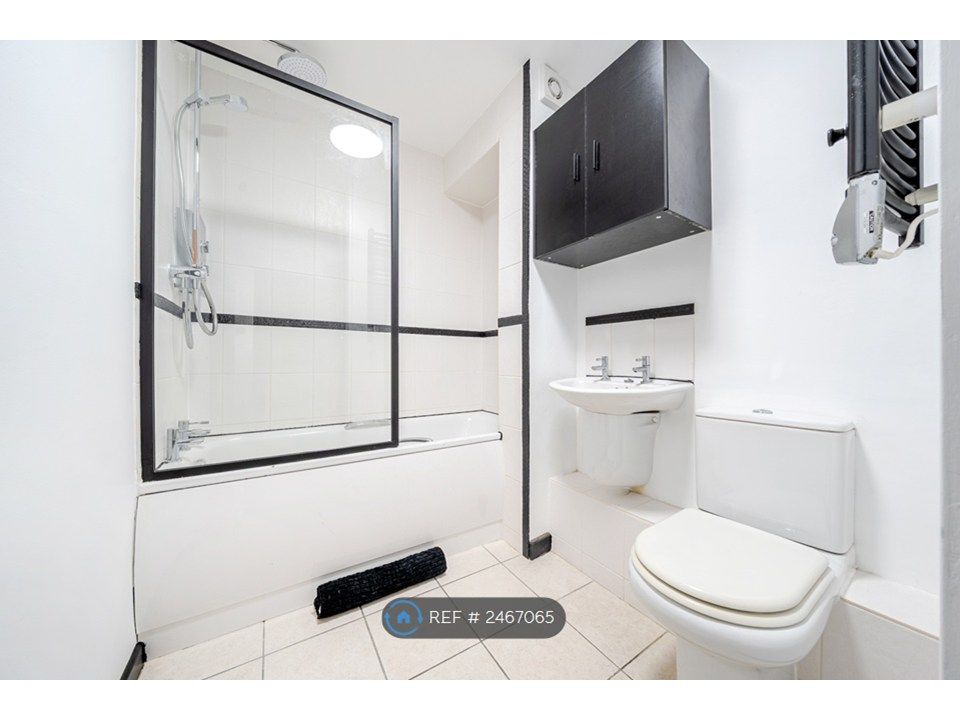 Property photo 3 of 22 Bathroom Main Shot