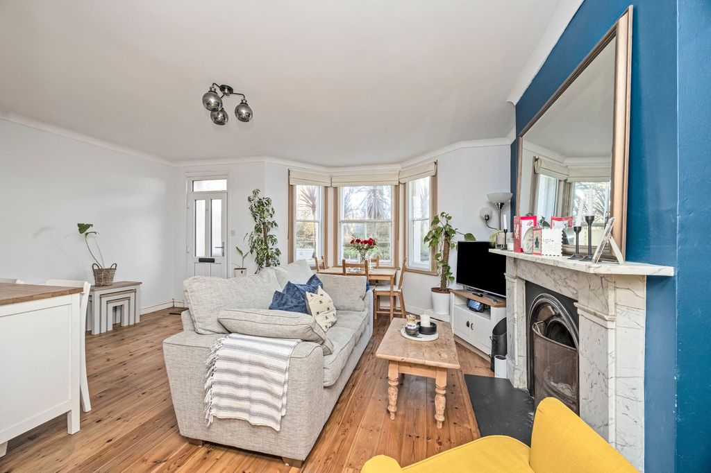 Property photo 2 of 21