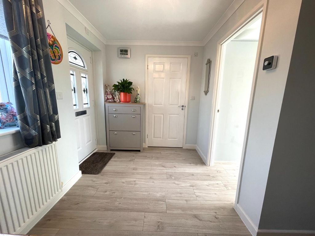 Property photo 3 of 18 Hallway.Jpg