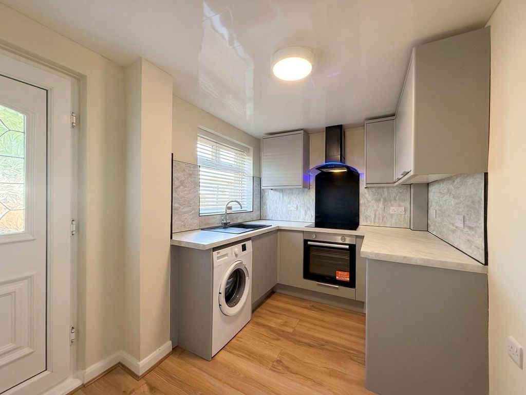 Property photo 1 of 11 Kitchen