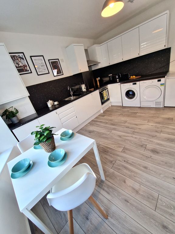 Property photo 1 of 15 Room To Rent In City Road, Sheffield, S2 1Gn