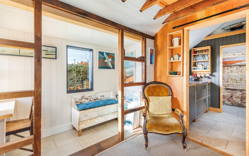 Property photo 3 of 28