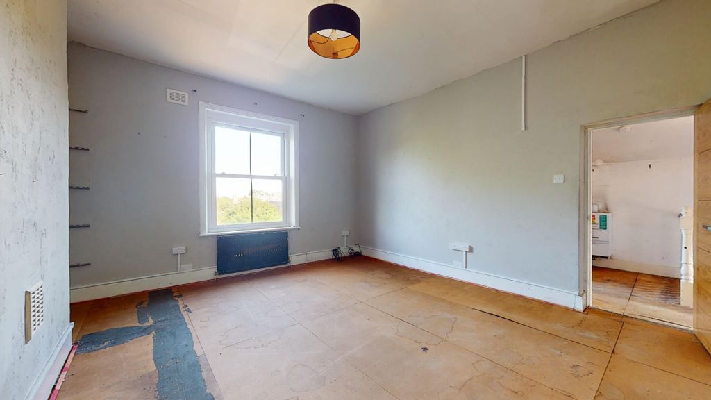 Property photo 3 of 14 Flat 5, 16 The Grove, Isleworth, Tw7 4Jz