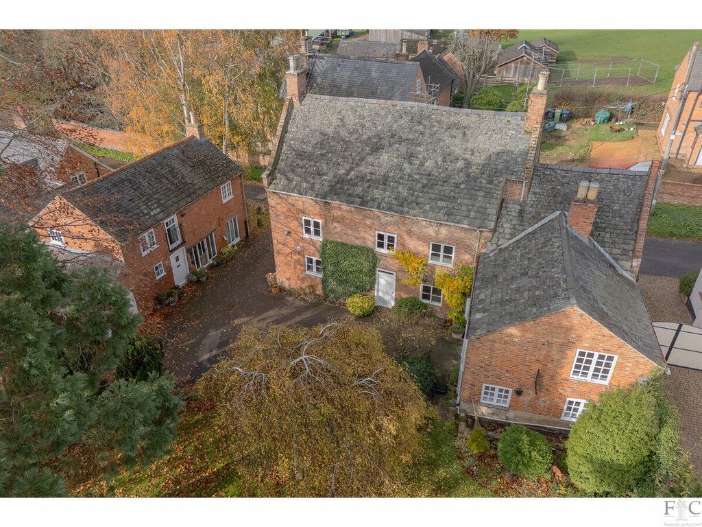 Property photo 3 of 34