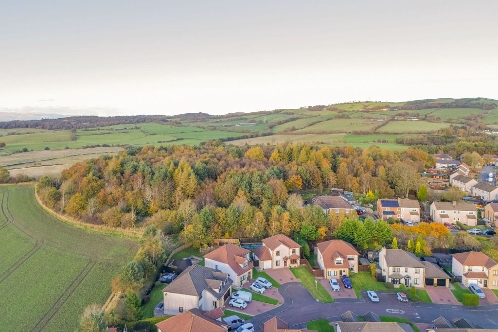 Property photo 2 of 28