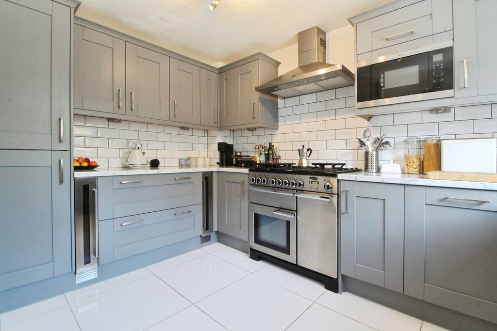 Property photo 3 of 14 Kitchen