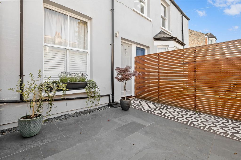 Property photo 2 of 7 Terrace