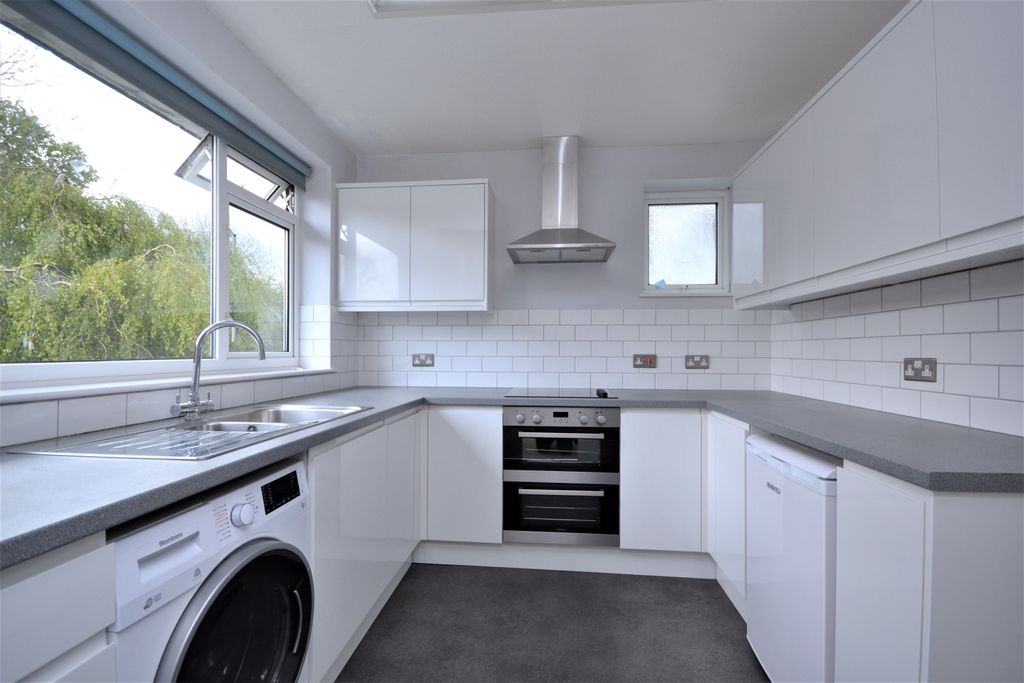 Property photo 1 of 10 Kitchen