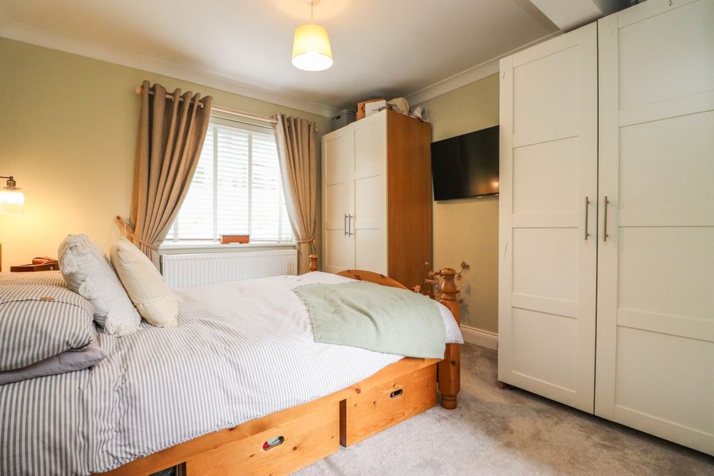 Property photo 3 of 28 Master Bedroom