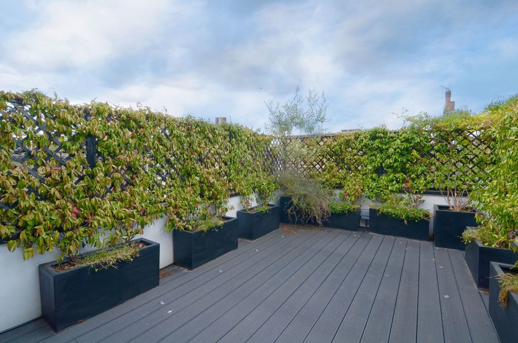 Property photo 3 of 14 Roof Terrace