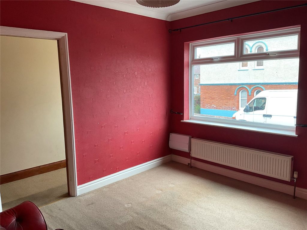 Property photo 3 of 12 Picture No. 02