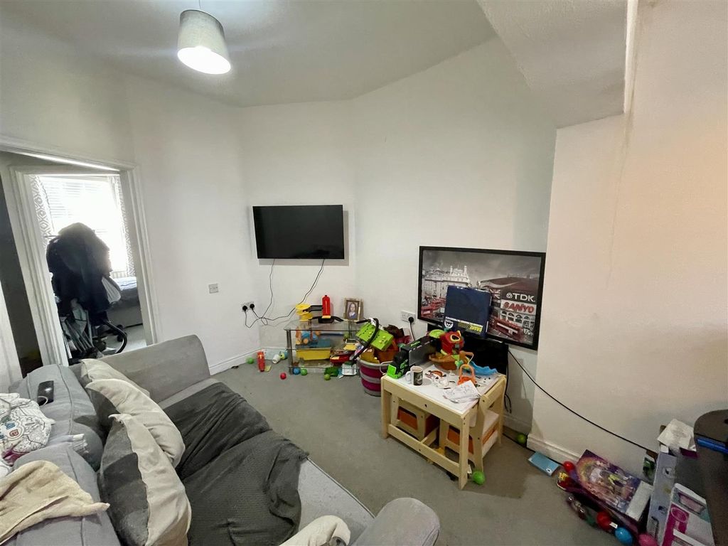 Property photo 2 of 14 Lounge