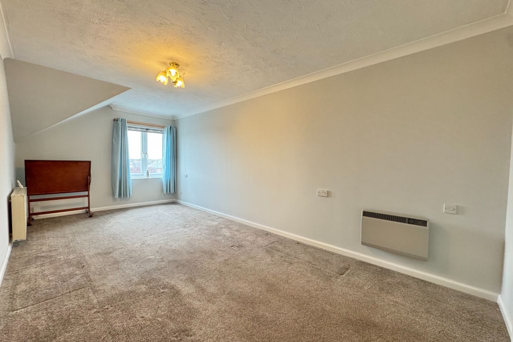 Property photo 3 of 13 Living Room