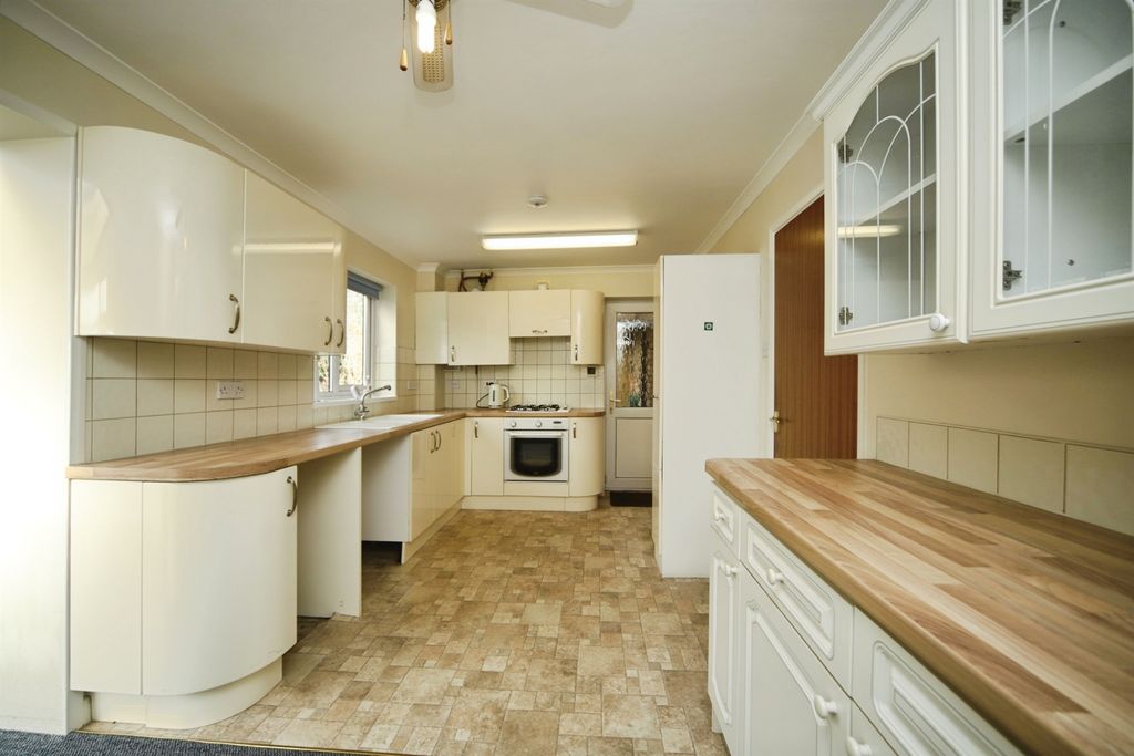 Property photo 3 of 21