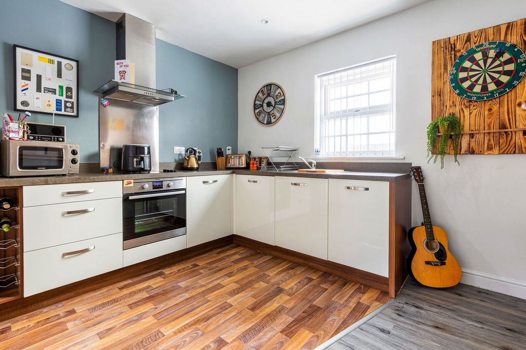 Property photo 2 of 8