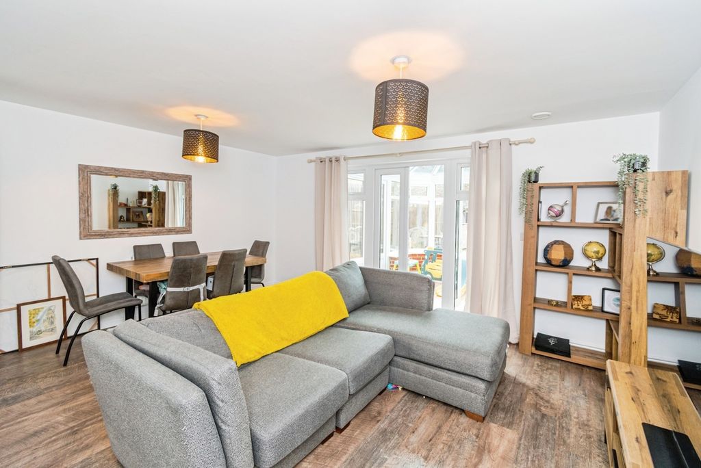 Property photo 2 of 18 Pbox-Img.Jpg