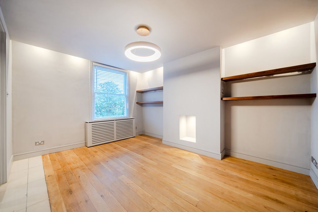 Property photo 2 of 19 Bedroom