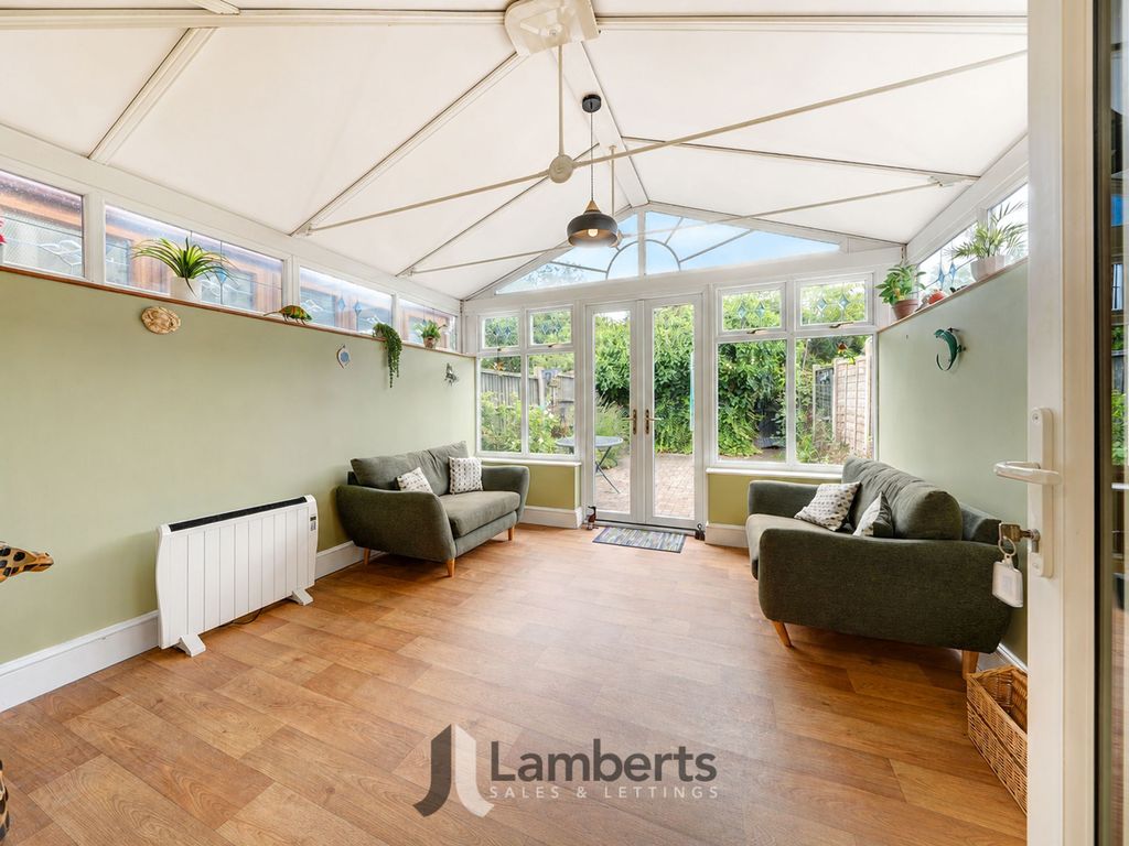 Property photo 3 of 19 Conservatory