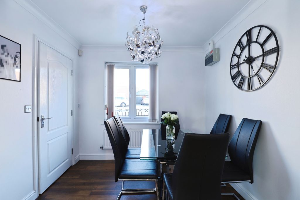 Property photo 2 of 17 Dining Area