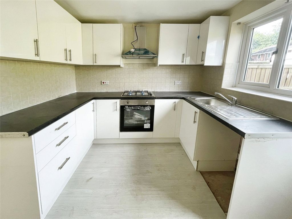 Property photo 2 of 8 Kitchen