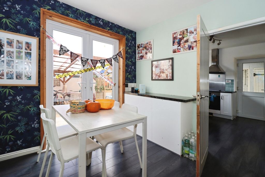 Property photo 3 of 17 Photo