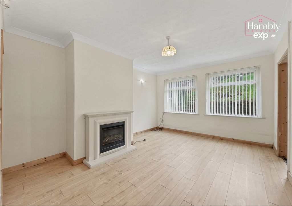 Property photo 2 of 23