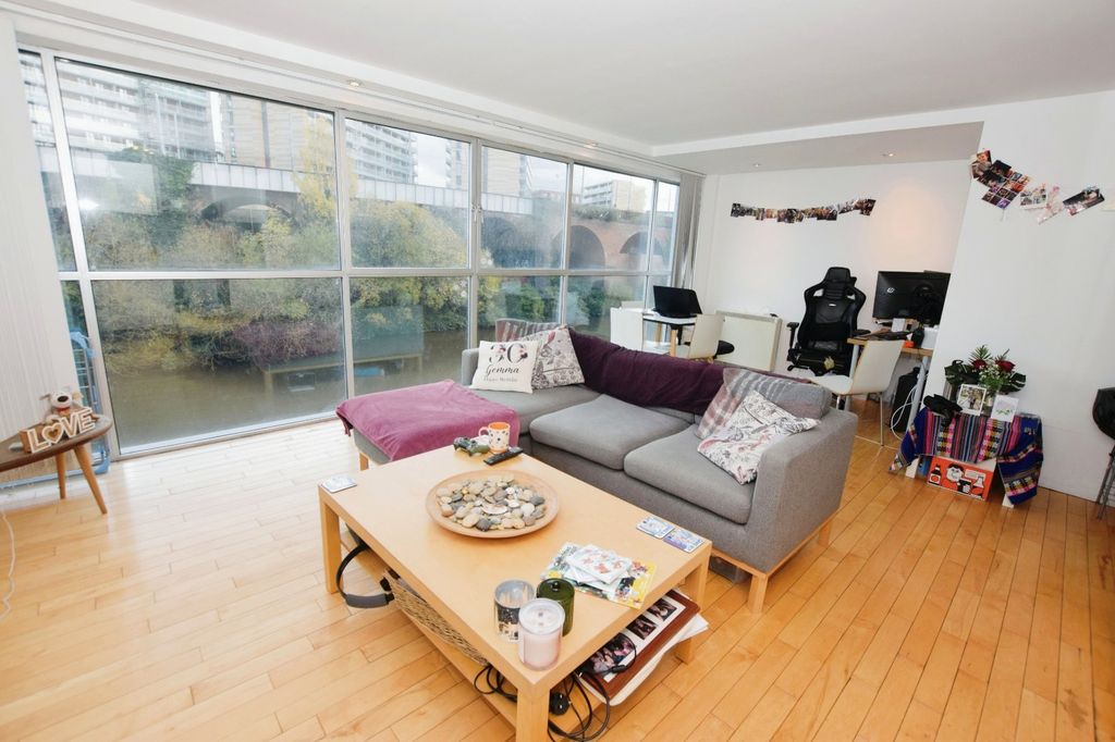 Property photo 2 of 20 Picture No. 08