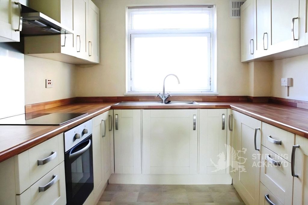 Property photo 2 of 5 Kitchen