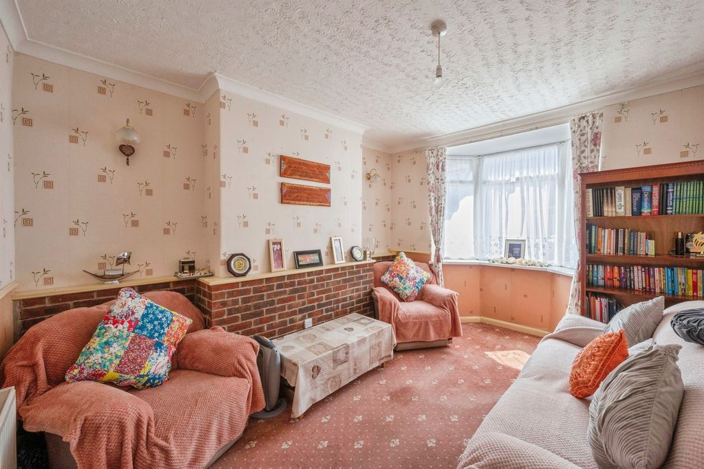 Property photo 2 of 12