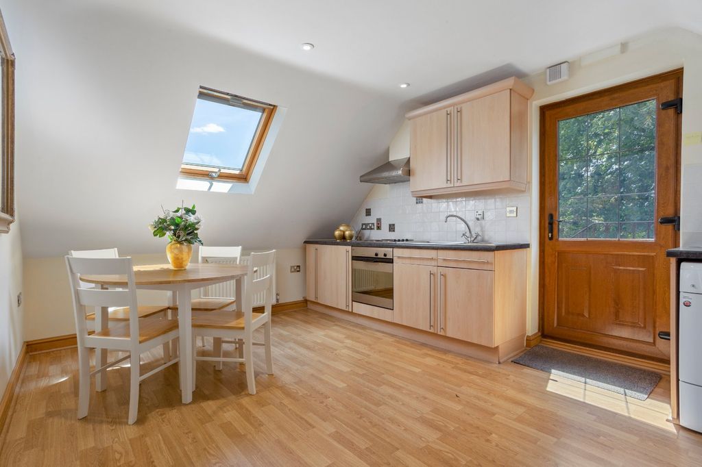 Property photo 1 of 9 Kitchen/Dining Area