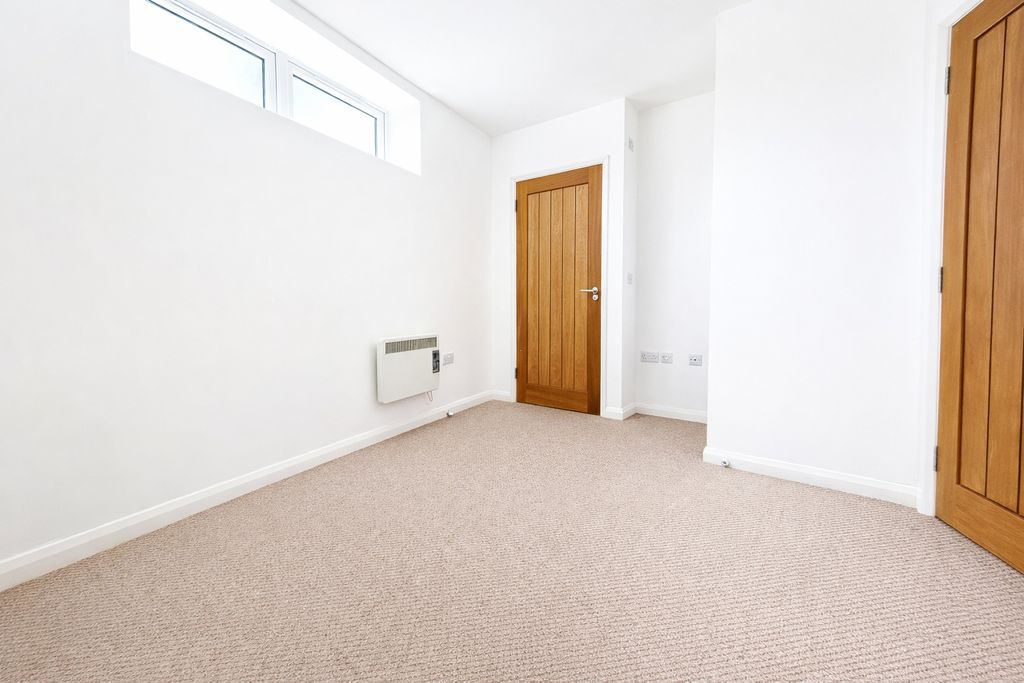 Property photo 2 of 5 Picture No. 27